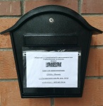 Почтовый ящик возле двери управляющей компании